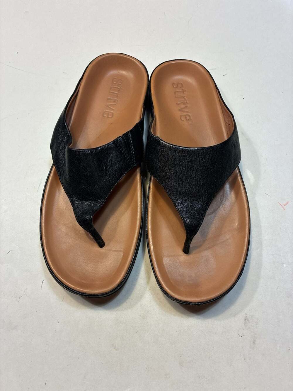Strive Maui Women's Supportive Thong Sandals Black Leather Size Unknown